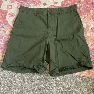 Old Navy Men's Olive Flat Front Shorts